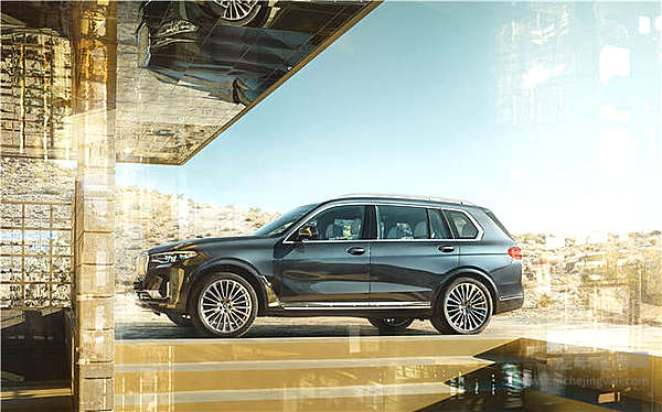 豪华大气又能跑 全新宝马X7向谁下战书？！