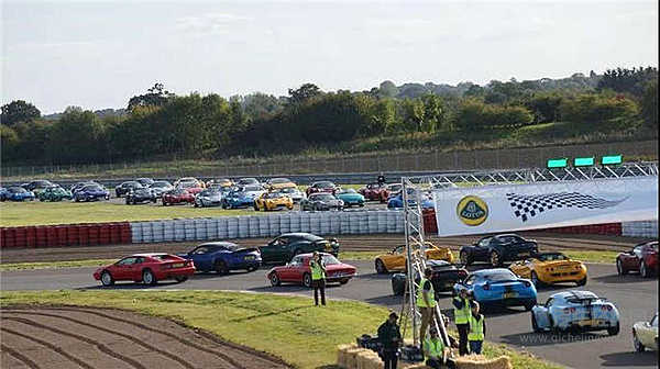 70岁！路特斯的生日会动静儿很大