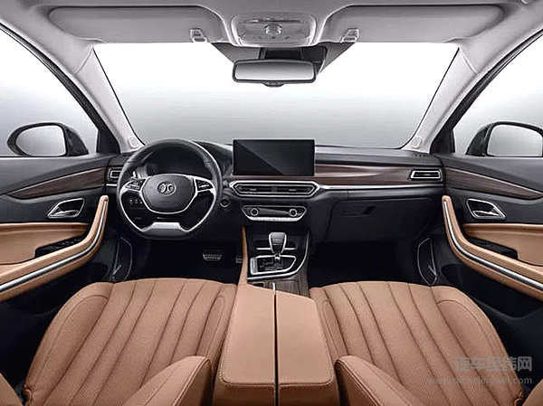 站在金字塔尖的奔驰C开始走“国民”路线了？