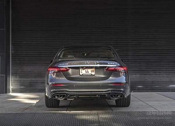 斯图加特硬汉 兼顾暴力与省油的奔驰AMG E级