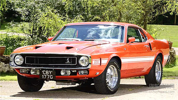 好莱坞为他拍电影，法拉利视他为劲敌。他就是卡罗尔·谢尔比