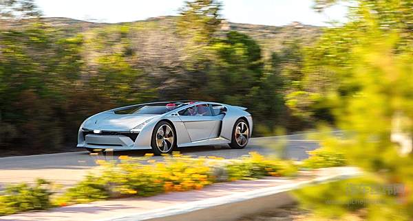 意大利远边海滩的汽车文化生活