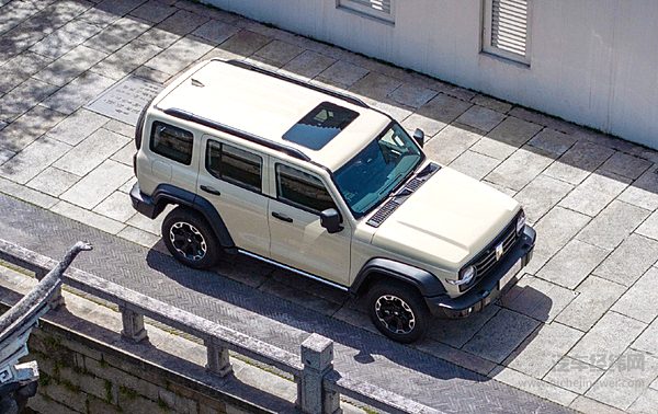 燃油越野车二选一 北京BJ40和坦克300谁更懂用户？