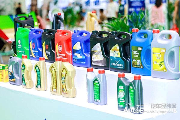 九州汽车生态博览会盛大启幕，首日超10万人前来观展！