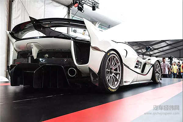 恩佐120周年诞辰 这条法拉利的“时光隧道”竟比张智霖更耀眼