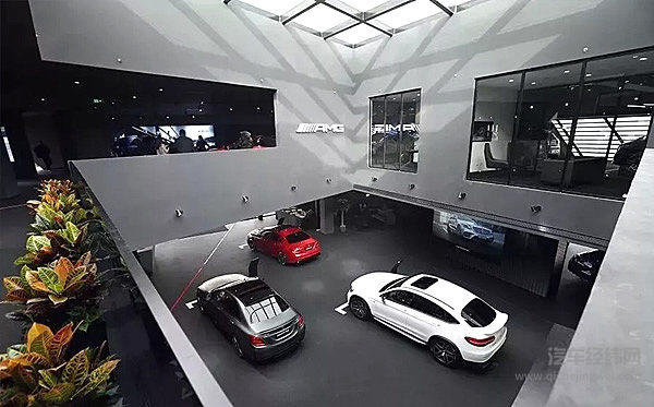 全新AMG GT四门跑车：我想开你去繁忙的CBD，然后去赛道挑战自己