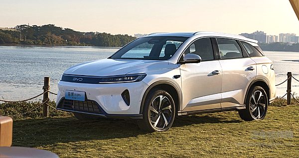 11万级插SUV双雄对决：银河L7 EM-i与海狮05 DM-i谁更强？