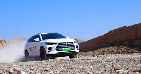 不改装的比亚迪插混SUV家族征战阿拉善！