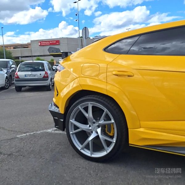 兰博基尼URUSMANSORY定制版