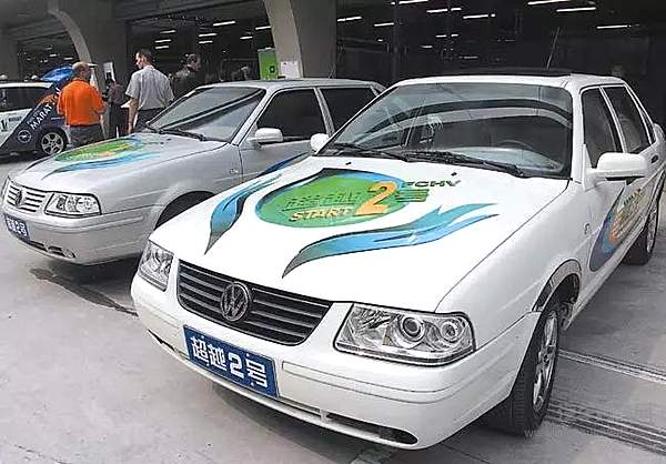 中国新能源汽车野史：说变道超车的人 你们都错了！