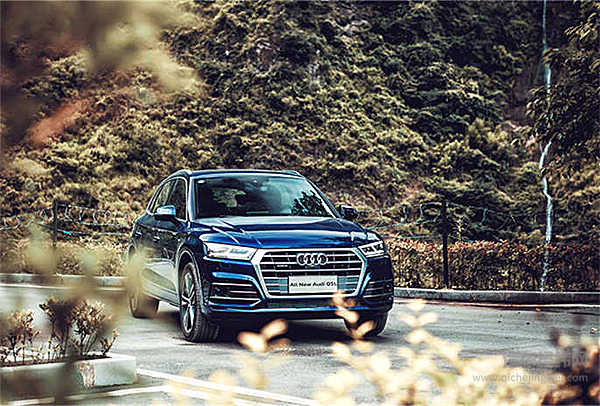 奥迪Q5L开进贵州崖壁 现在的发布会都不走寻常路！