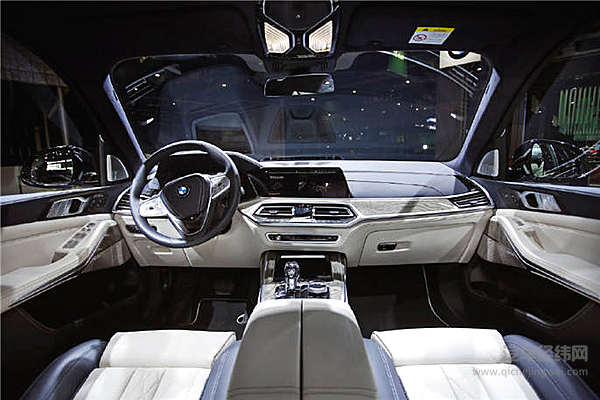 豪华大气又能跑 全新宝马X7向谁下战书？！