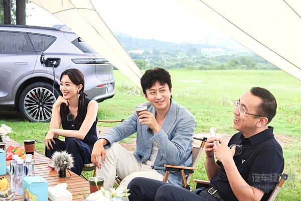 岚图FREE+：22.99万起开启预售，邓超见证智能豪华进化