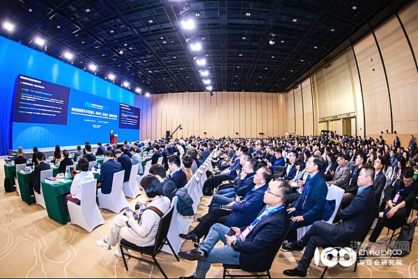 智能电动汽车发展高层论坛首日大咖云集，共话“十五五”汽车产业发展新趋势