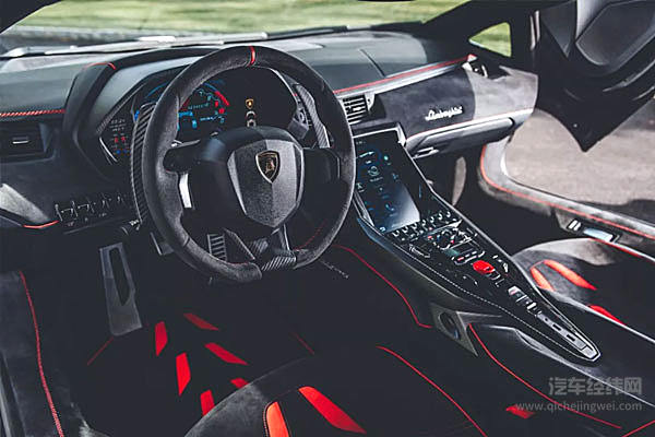 下雨天别开超跑是真有其事，还是这届驾驶员技术不行？