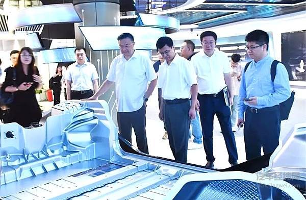 制造业高质量发展（汽车产业）调研行首站走进东风公司 开展座谈