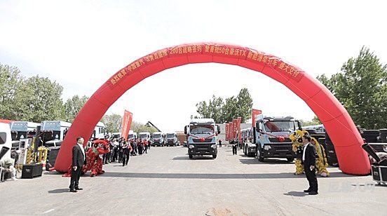 綠動(dòng)齊魯 豪沃縱橫 中國(guó)重汽200臺(tái)豪沃TX新能源牽引車戰(zhàn)略簽約暨首批50臺(tái)盛大交付