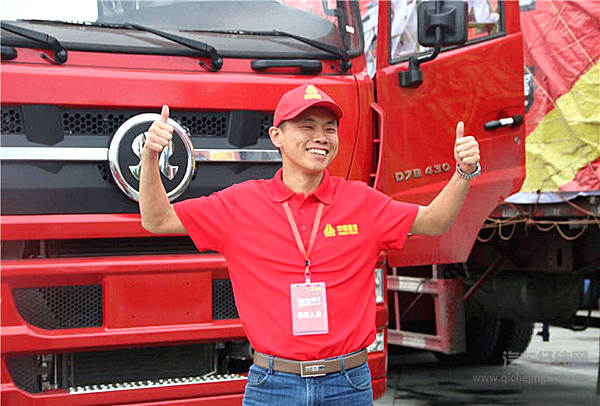 百公里气耗仅21.61公斤！重汽新斯太尔芯动430 LNG牵引车闪耀西安