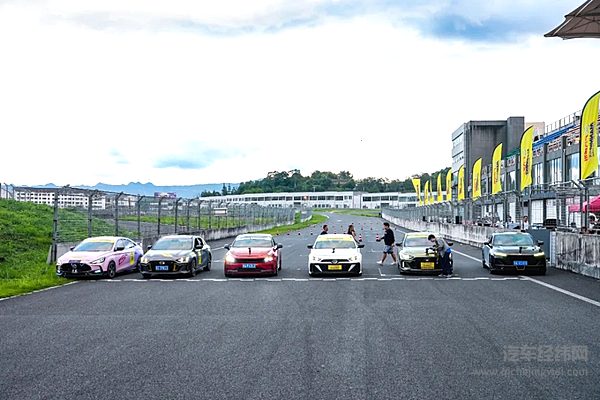 影豹问鼎贵阳赛道！真男人挑战赛第三站上演国产性能车巅峰对决