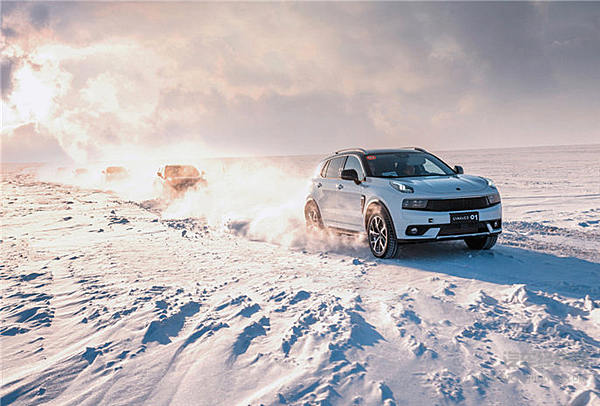 零下40℃的温度也无法阻挡领克01滑雪的热情