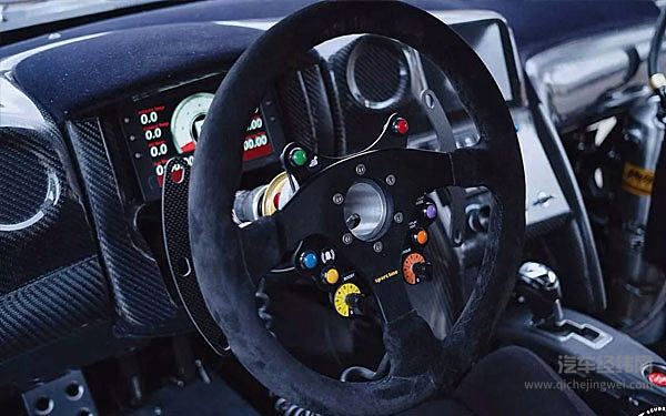 把尾翼装在车头？这是什么骚操作