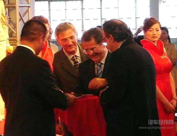 那个从不打领带、喊出“我们都会被中国品牌赶走”的老马，先一步走了！