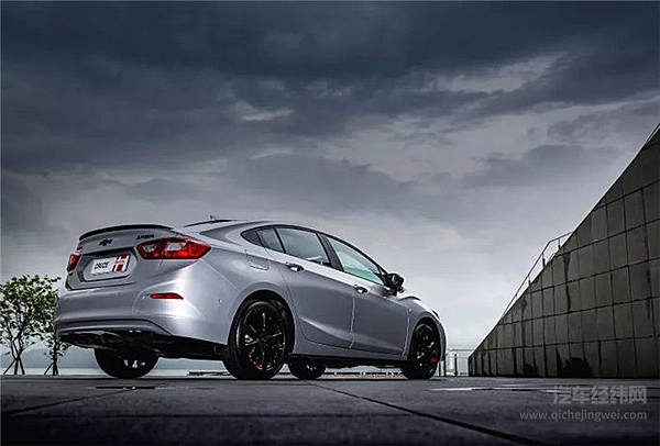 冲着年轻人来的雪佛兰Redline气场两米八！