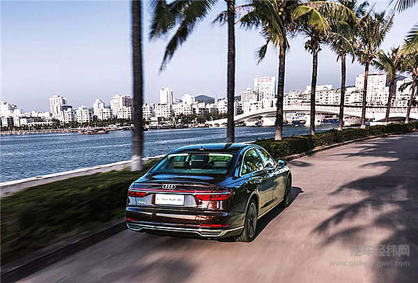 全新奥迪A8L不仅“玩灯”还“玩屏” 这是要“闪瞎”的节奏么？！