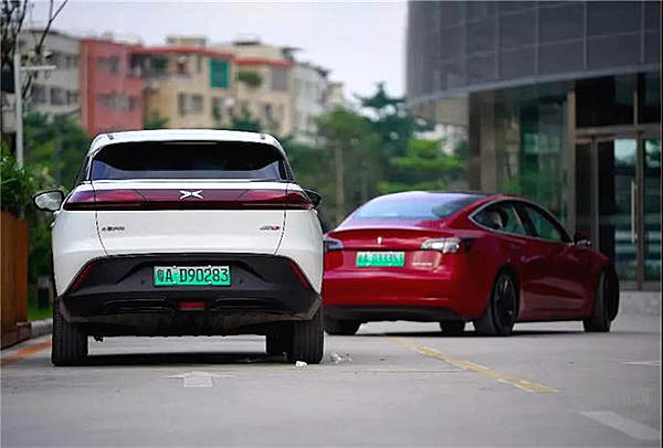 特斯拉再降价，老车主不伤？帮小鹏汽车解了围？