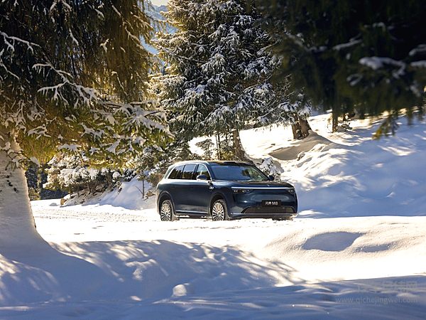 问界M8有华为加持 蔚来ES8能否挑战？