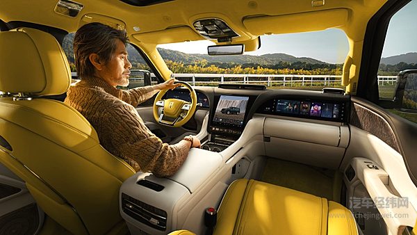 仰望登陆北京车展，U9X“破晓时刻”与U8L鼎藏版重塑豪华新境