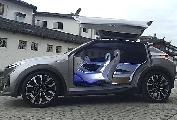 清华花10亿打造的SUV！比奔驰还漂亮，车里能围一起打麻将