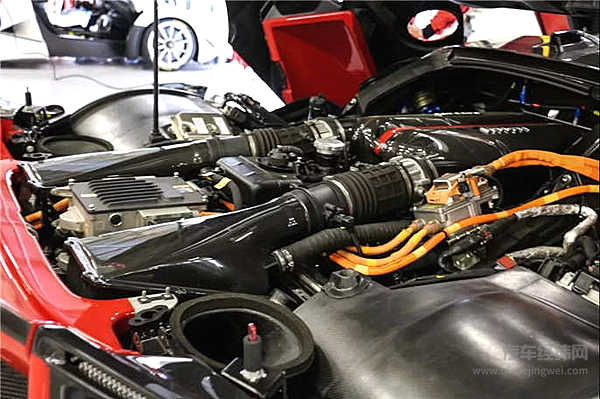 恩佐120周年诞辰 这条法拉利的“时光隧道”竟比张智霖更耀眼