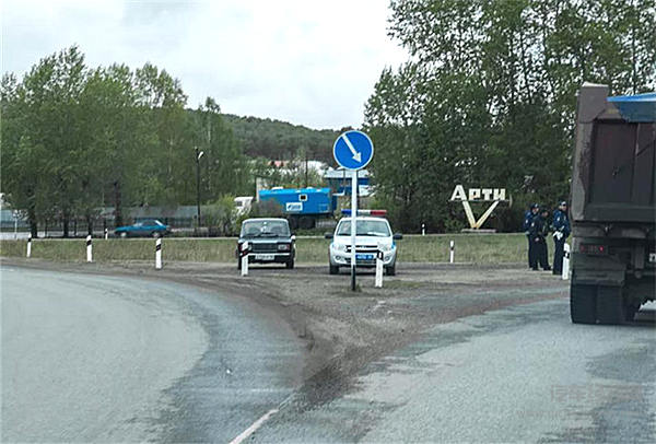 在这开车会惭愧？最霸气SUV遇见20年前的自己！