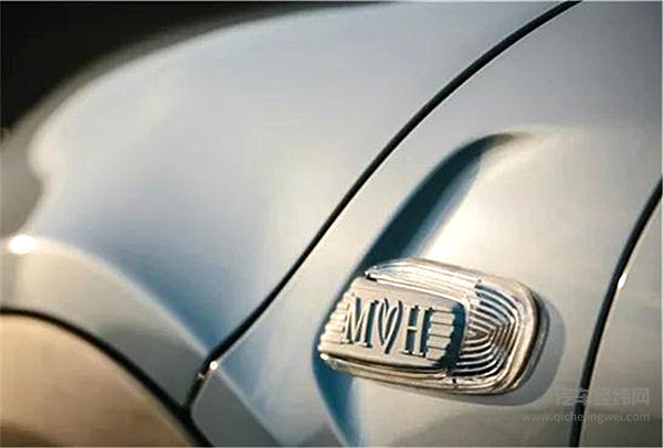 哈里王子大婚，英女王将劳斯莱斯让给孙媳！自己坐宾利