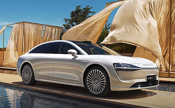 享界S9首次OTA升级 HUAWEIADS3.0城区智驾领航辅助来了！