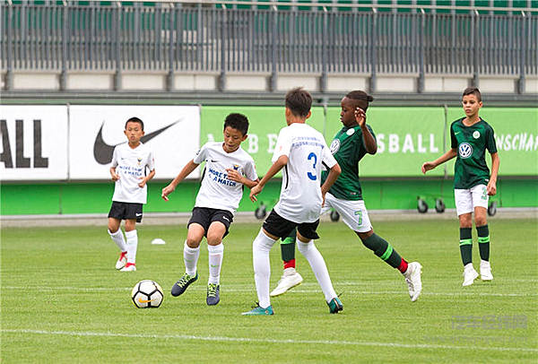 理论实践双管齐下 2018大众汽车青少年足球教练员培训班赴德之旅圆满结束