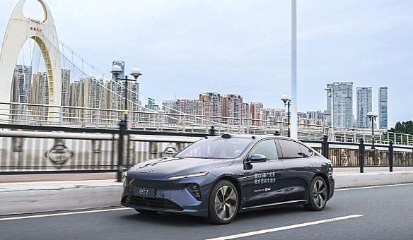 “7”系对决 40多万预算 选智己L7还是蔚来ET7？