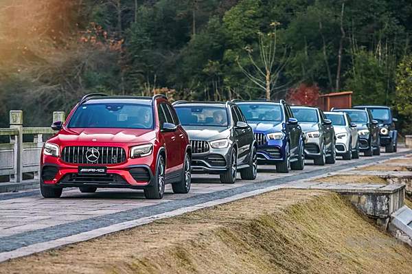 当我们迎来越来越多的6缸混动超跑时 谁杀死了V8 