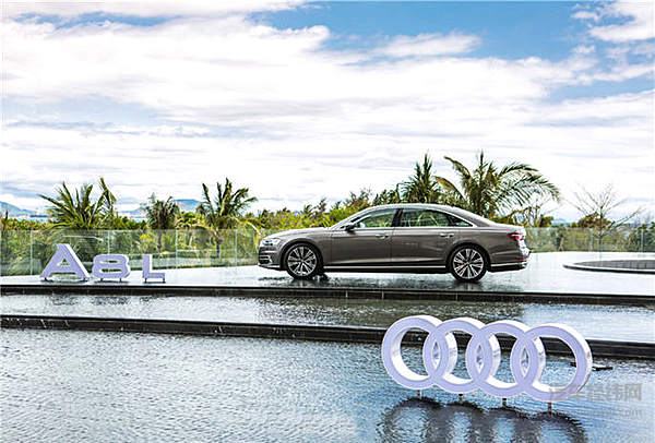“壕”无人性的官方应援 奥迪A8L C位出道啦！