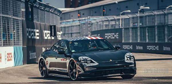 保时捷Taycan全球首发 正面杠特斯拉！