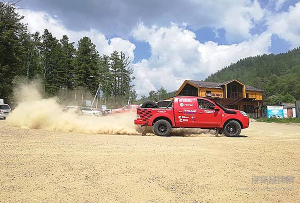 福田康明斯ISF越野拉力赛车队出征2019丝绸之路拉力赛
