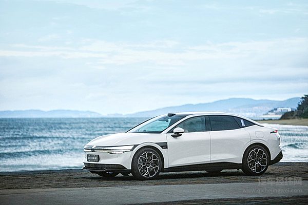 金砖电池也走磷酸铁锂路线与刀片电池相比如何？