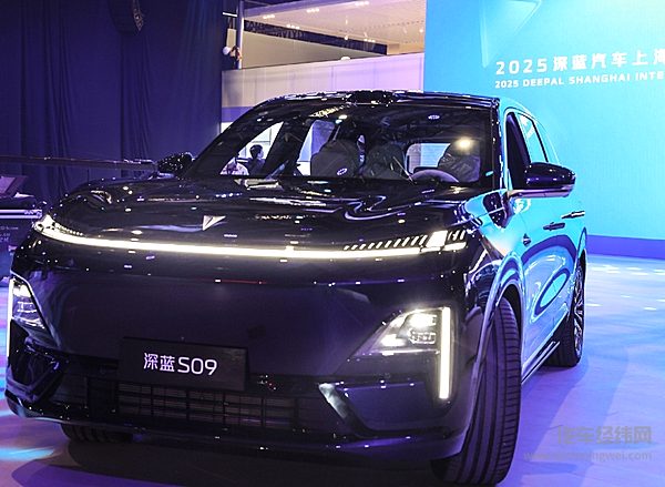 插混与增程的对决 深蓝S09与领克900谁更有性价比？