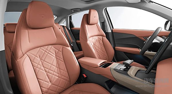 10万就能买高配 五菱星光和启源A05谁能打动你？