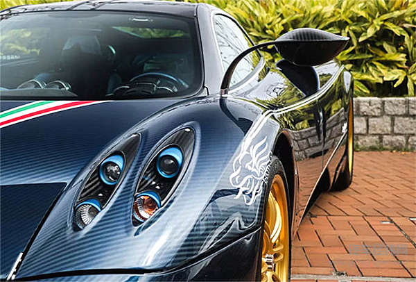 帕加尼限量龙版Huayra Dinastia惊艳亮相 恭贺香港汽车会100周年庆
