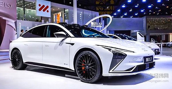 “7”系对决 40多万预算 选智己L7还是蔚来ET7？