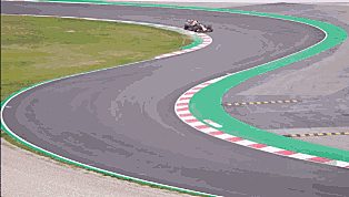 F1战火重燃 阿斯顿·马丁在赛道上驰骋的感觉真的很不错