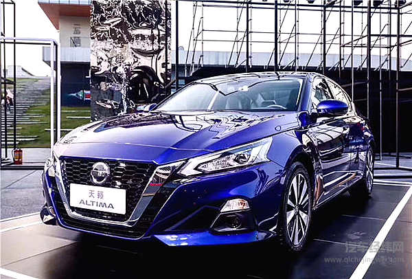 “移动沙发”进化了 全新天籁觊觎“发动机厂”！