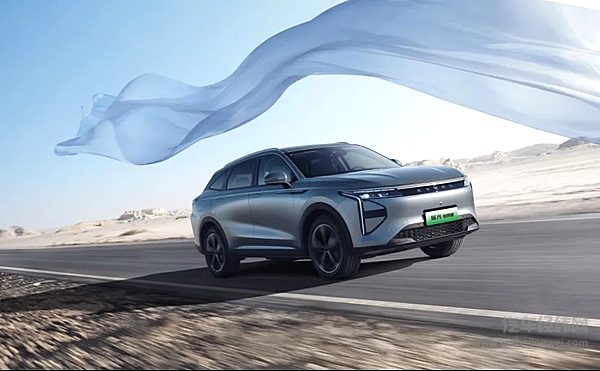 瑶光C-DM电四驱创“全球首例智能驾驶高空移动扁带”吉尼斯世界纪录